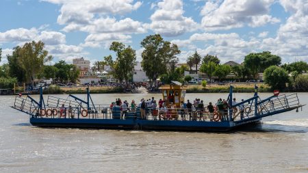Transporte marítimo fluvial en Coria del Río